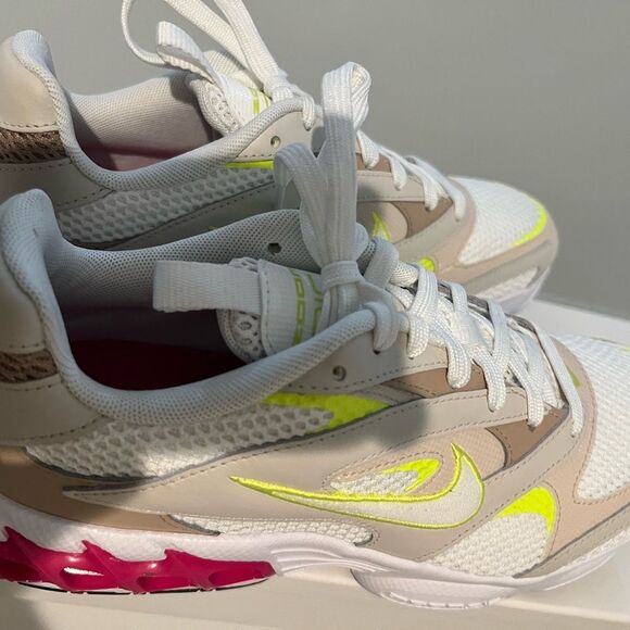 Nike Wmns Zoom Air Fire White Volt Pink Casual Lifestyle Shoes CW3876-106  9.5 - Picture 1 of 16